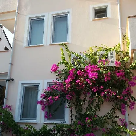 Karya Apartment *