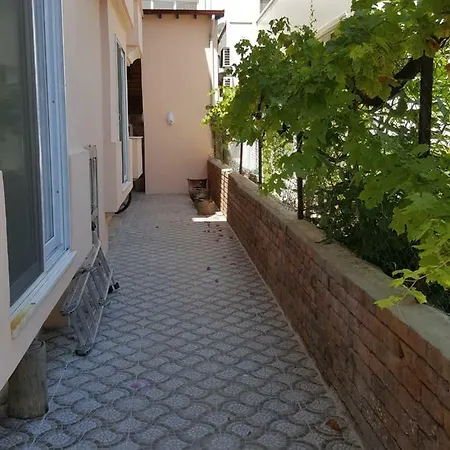 Apartment Karya *